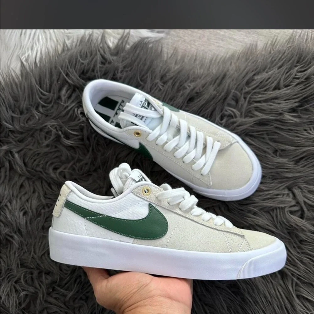 Nike Women's Gray & Green Low-Top Sneakers